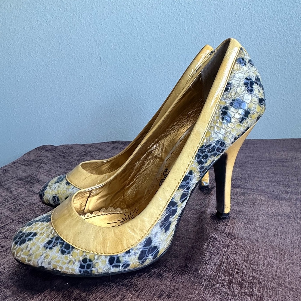 Y2K Yellow Leopard Pumps ✨🪩